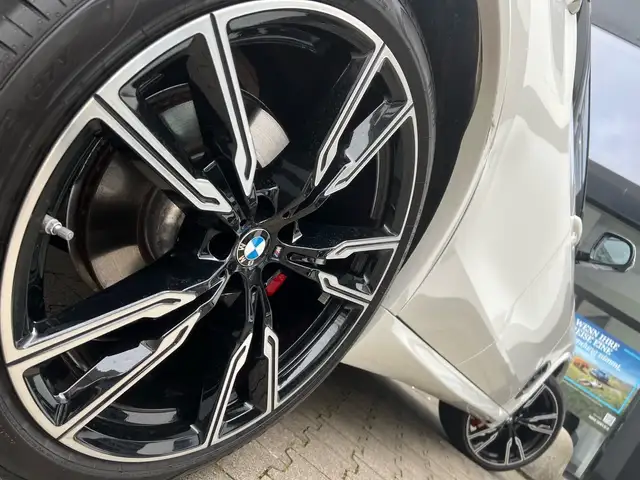 BMW X5 view 4