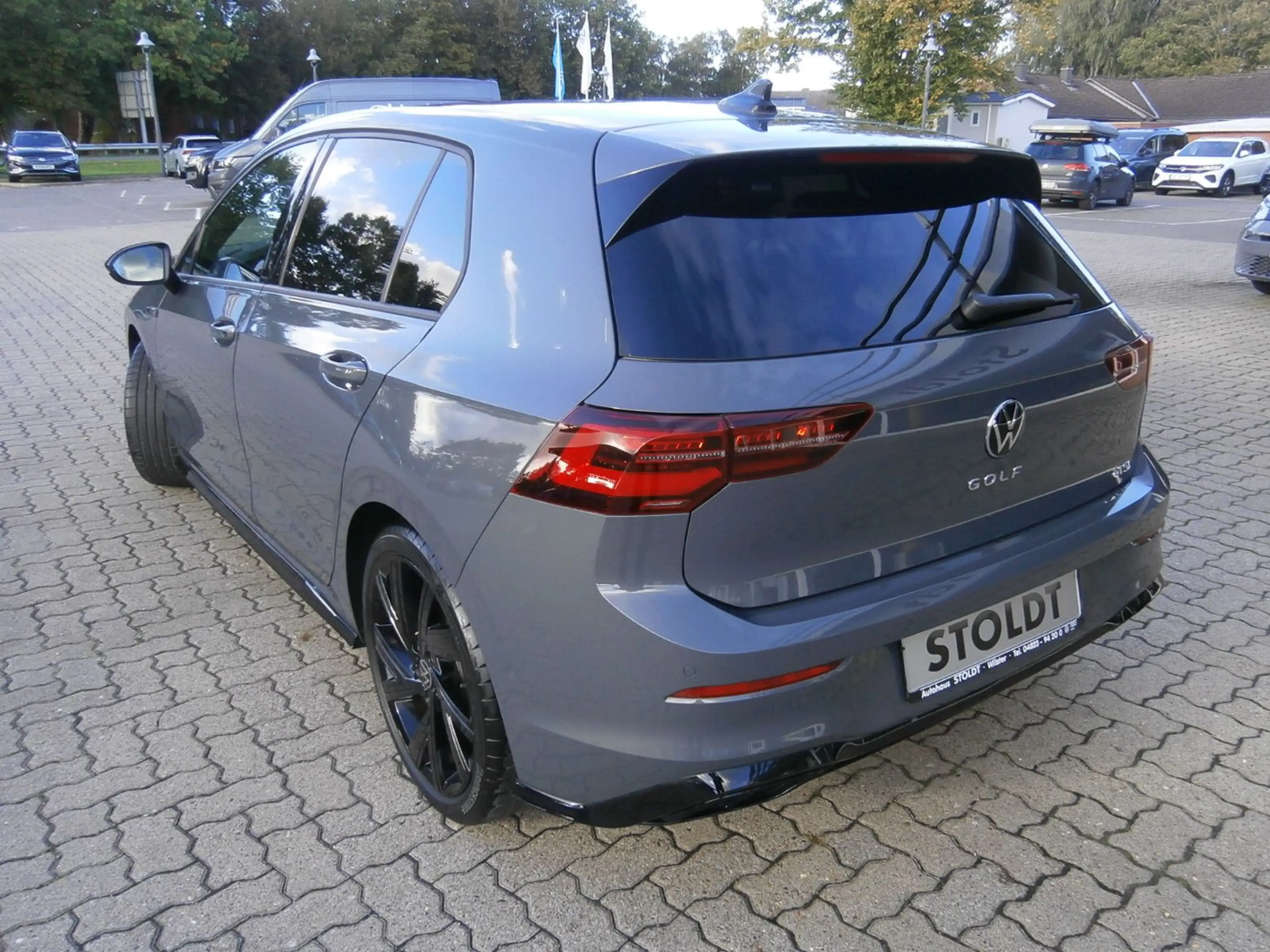 Volkswagen Golf VIII R-Line 1.5 eTSI, DSG — photo 2