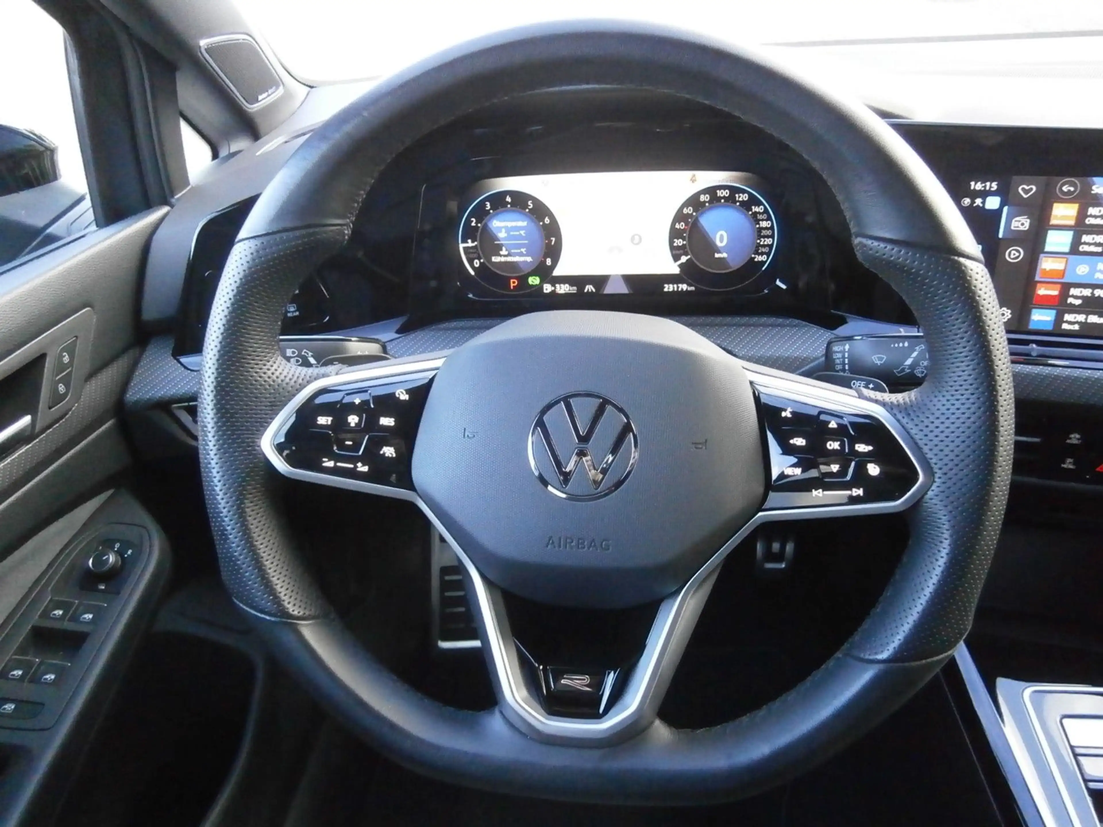 Volkswagen Golf VIII R-Line 1.5 eTSI, DSG — photo 9