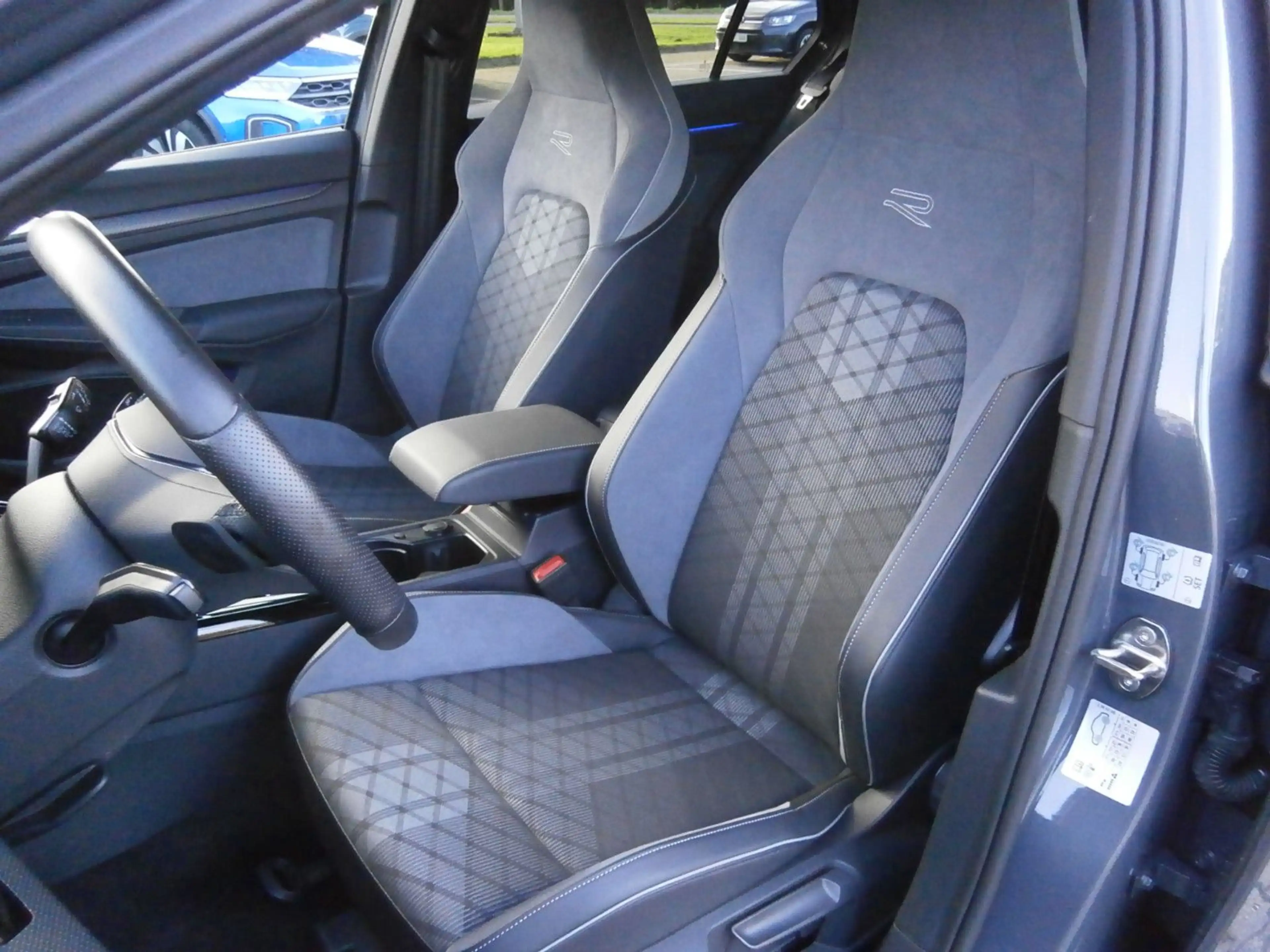Volkswagen Golf VIII R-Line 1.5 eTSI, DSG — photo 5