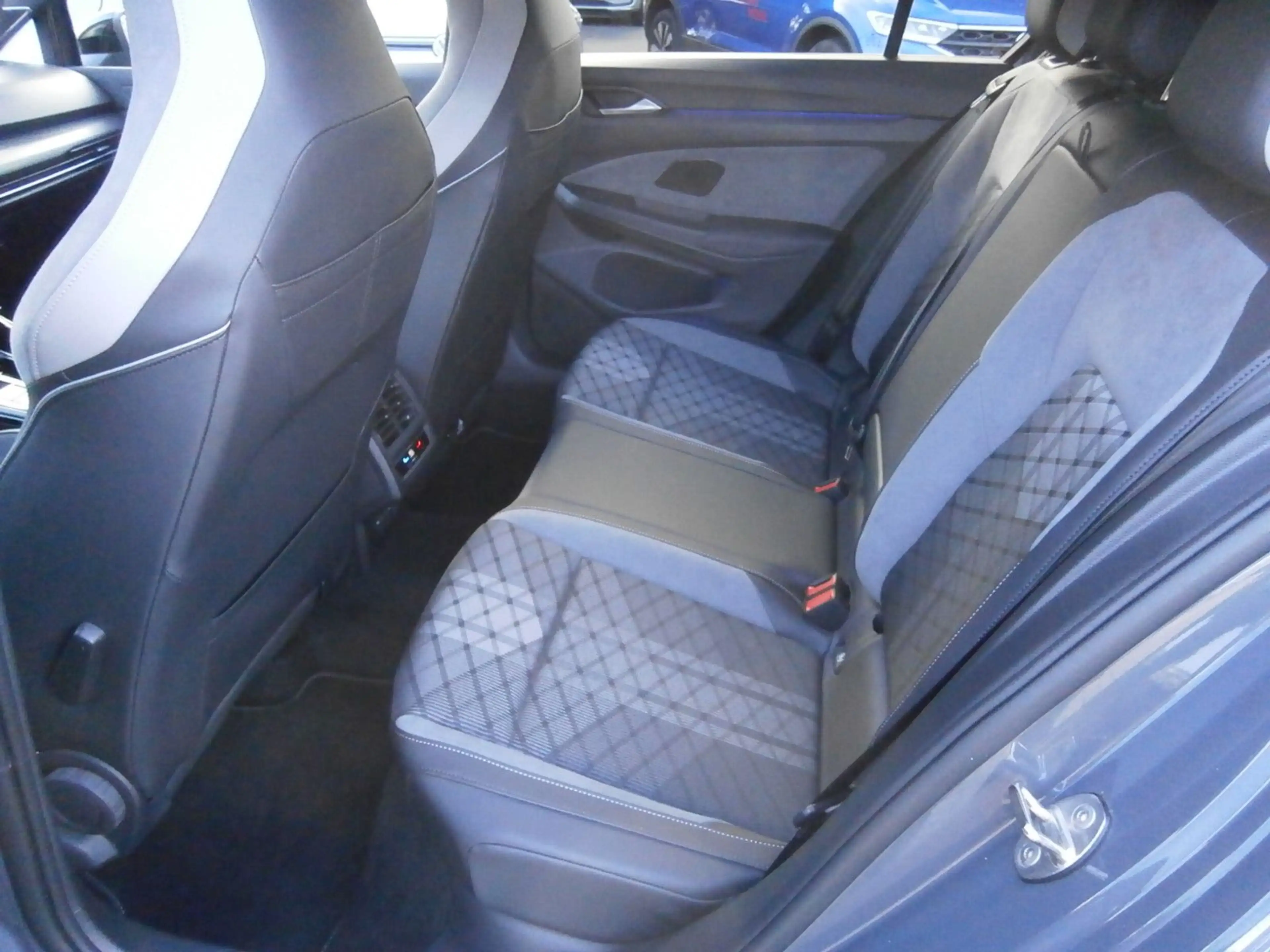 Volkswagen Golf VIII R-Line 1.5 eTSI, DSG — photo 7