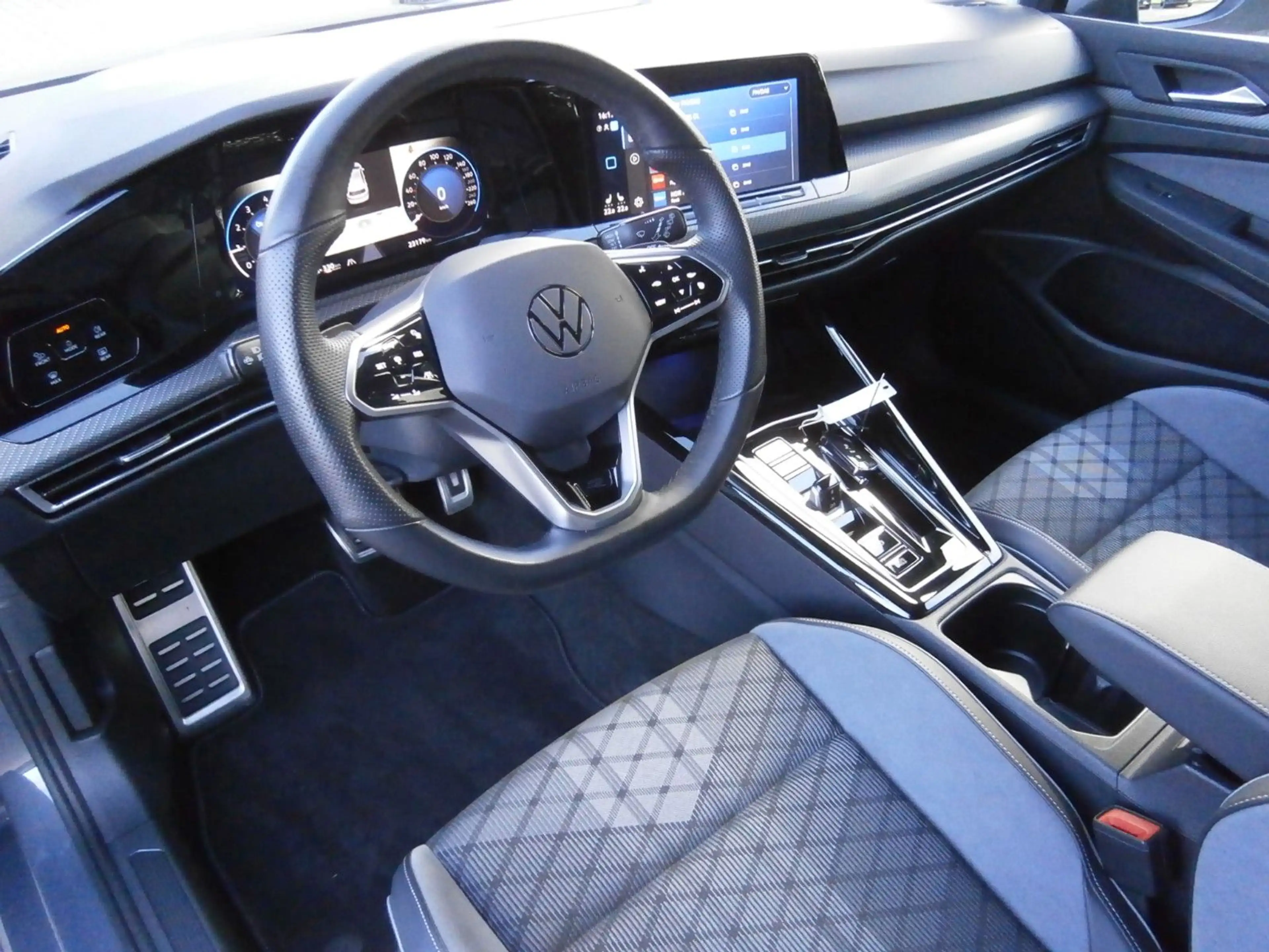 Volkswagen Golf VIII R-Line 1.5 eTSI, DSG — photo 6