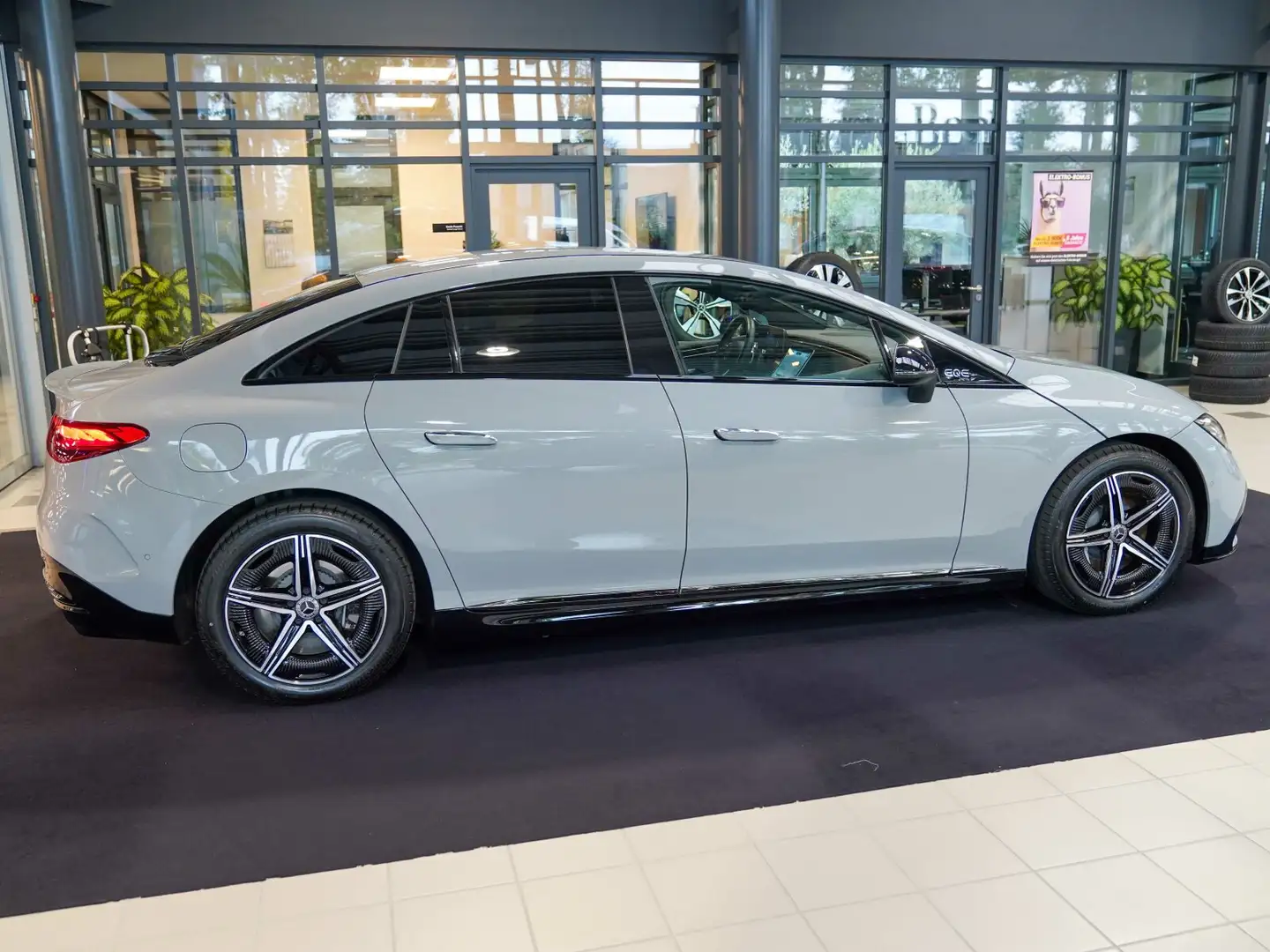 Mercedes-Benz EQE 300 EQE 300 AMG Line Night alpingrau FLEX BONUS AIR Grau - 2