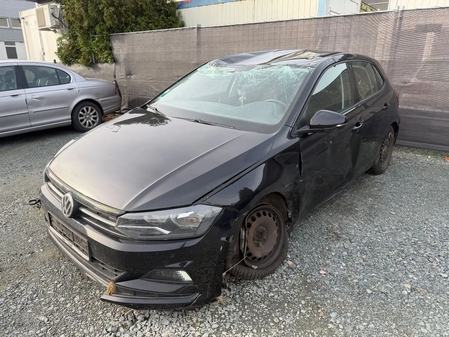 Volkswagen Polo VI * UNFALLSCHADEN* Schwarz - 1