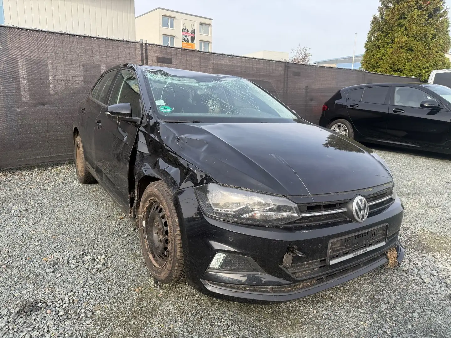 Volkswagen Polo VI * UNFALLSCHADEN* Schwarz - 2