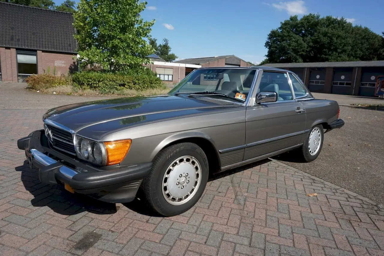 Mercedes-Benz SL 560 W107, foto 4