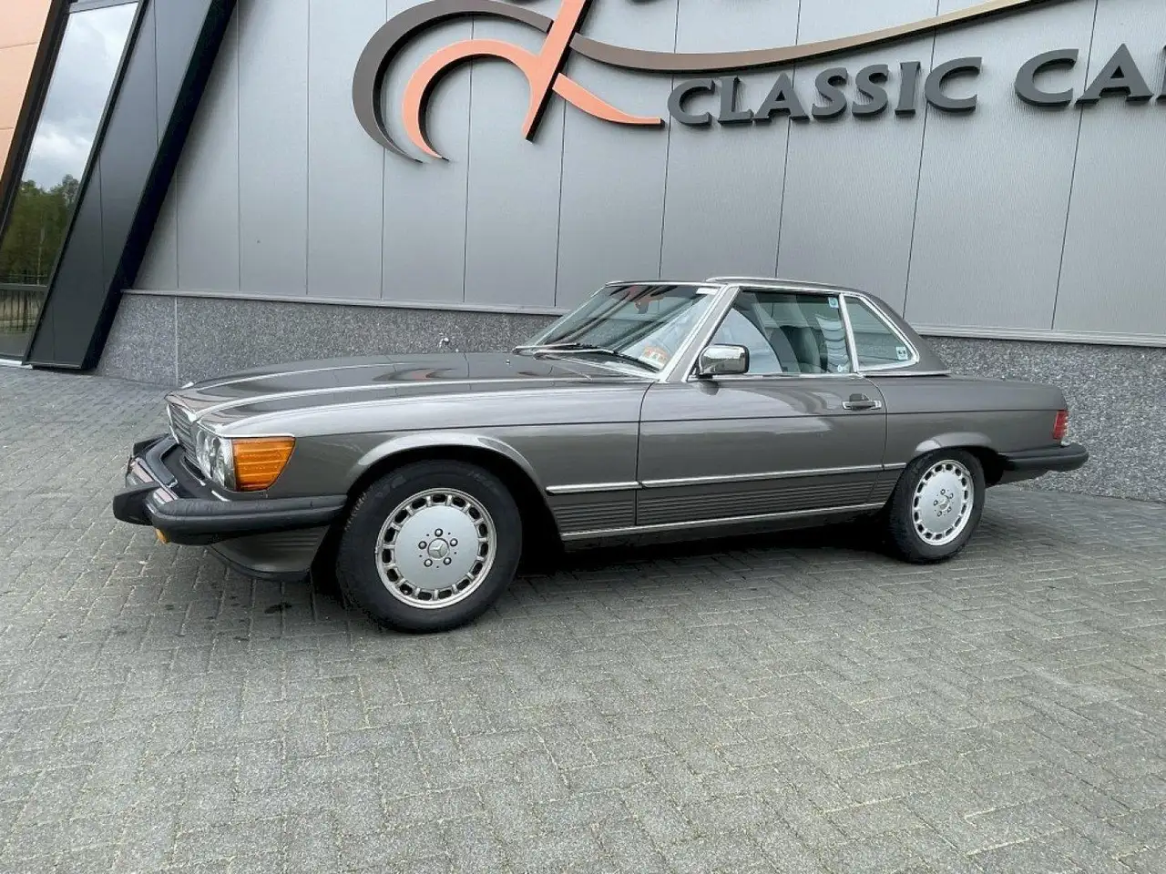 Mercedes-Benz SL 560 W107, foto 3