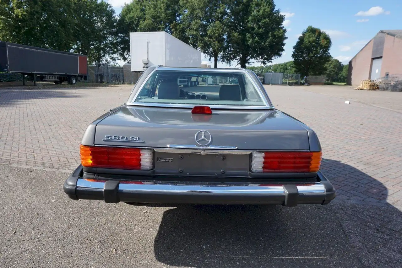 Mercedes-Benz SL 560 W107, foto 11