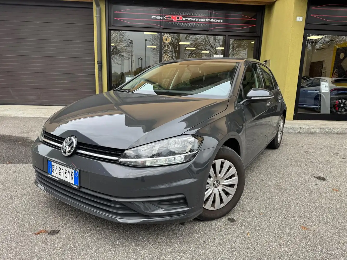 Volkswagen Golf 1.0 TSI 86 CV 5p. Trendline BlueMotion Technology Gris - 1