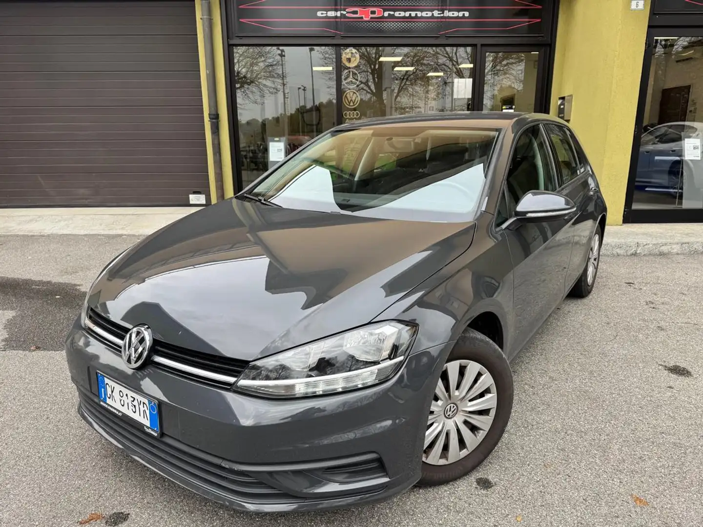 Volkswagen Golf 1.0 TSI 86 CV 5p. Trendline BlueMotion Technology Gris - 2