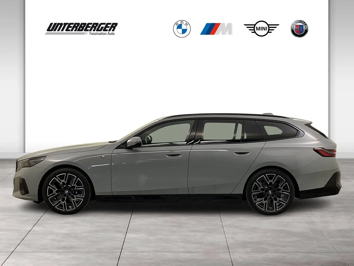 BMW 520 d Touring M Sportpaket Pro DA PA  B&W Pano Šedá - 2