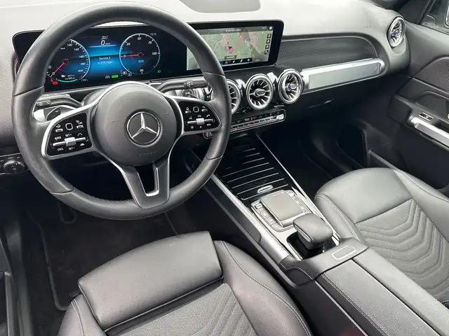 Mercedes-Benz 250 view 8