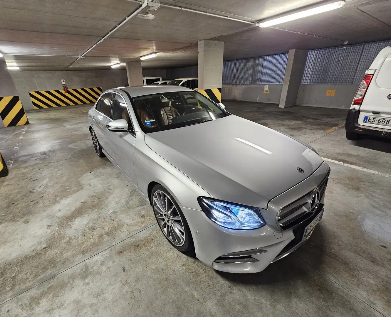 Mercedes-Benz E 220 d 4Matic 9G-TRONIC AMG Line - 1