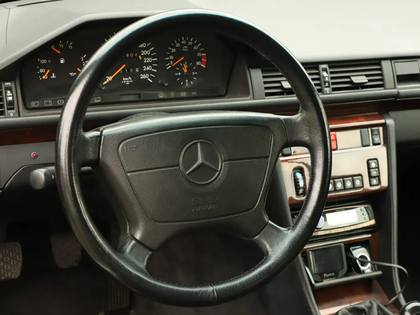 Mercedes-Benz E 300 E 300  Cabrio Gri - 1