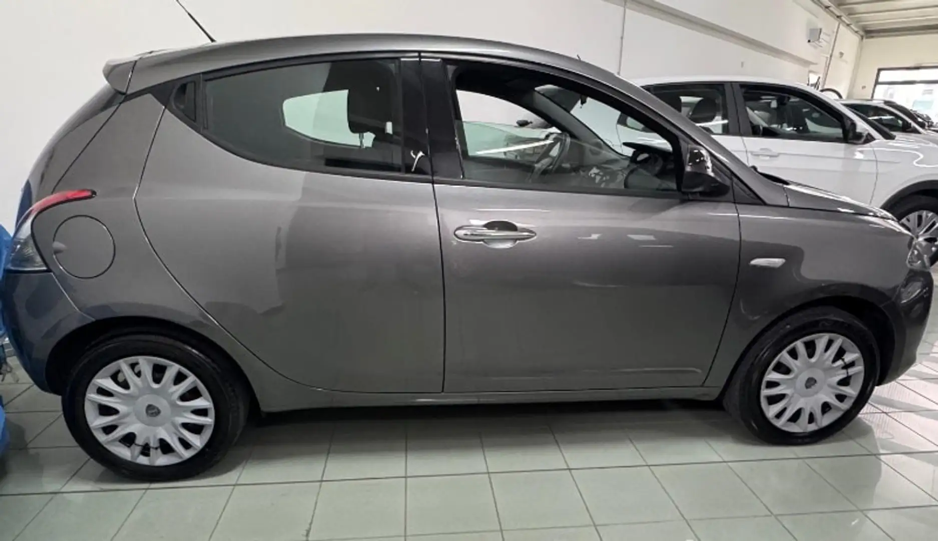 Lancia Ypsilon Ypsilon 1.2 69 CV 5 porte Gold Grigio - 2
