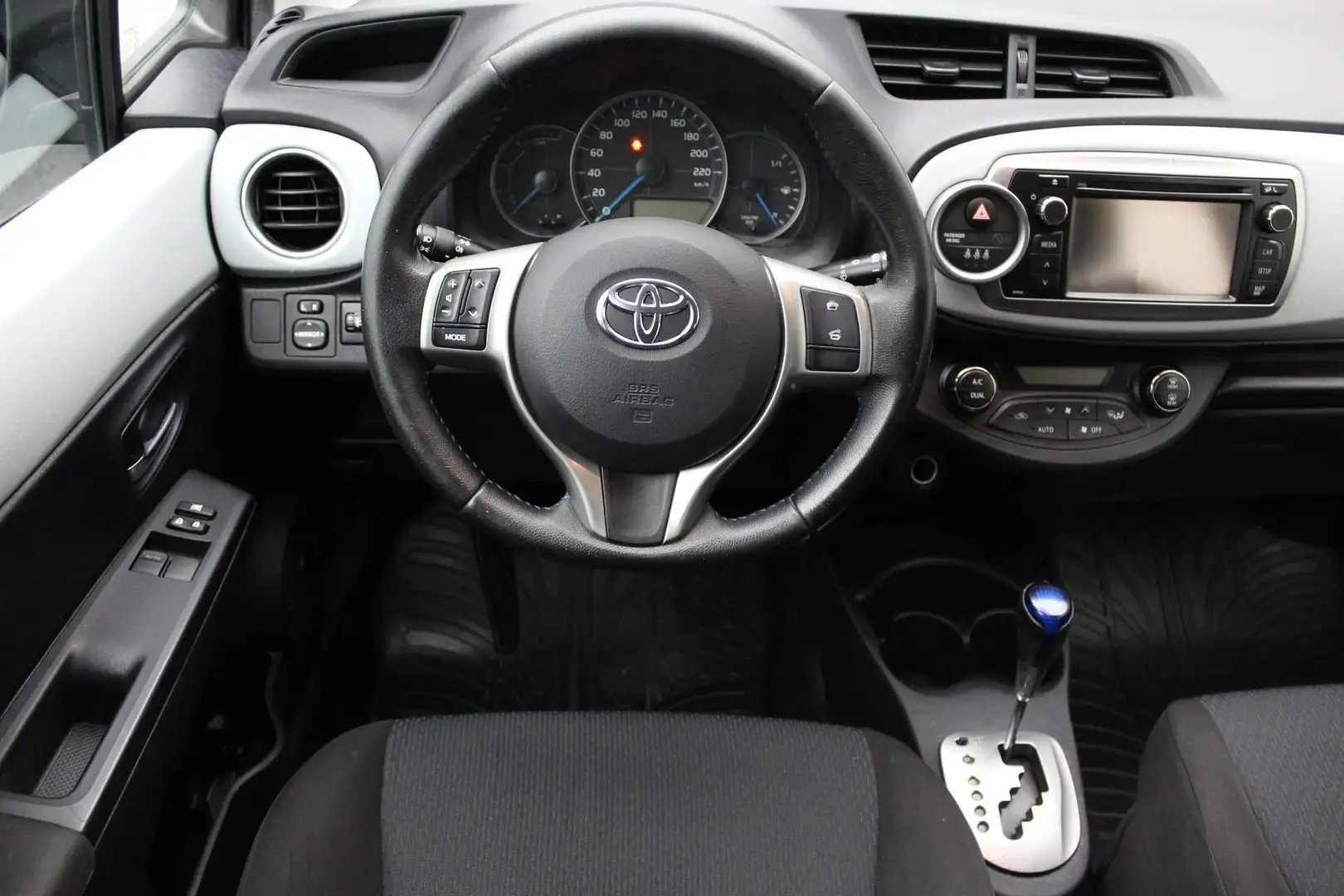 Toyota Yaris 1.5 Full Hybrid Aspiration 2012 | Goed Onderhouden Чорний - 2