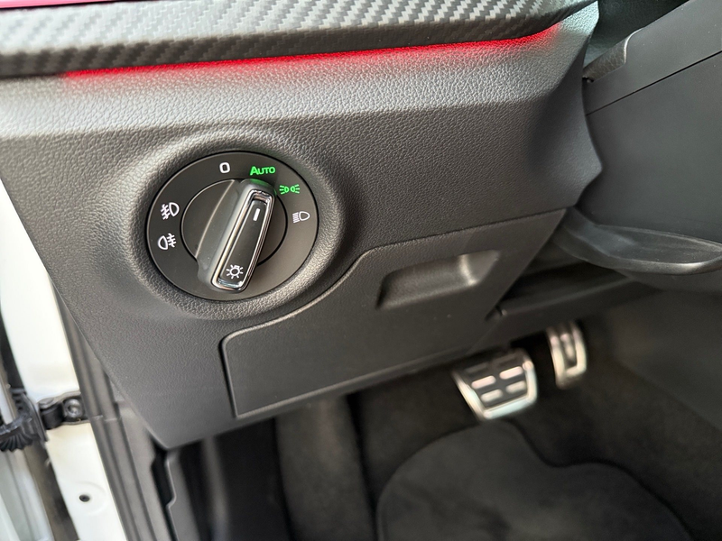 Skoda Scala Dig.Cockpit LED AHK Winterp. Shz. Sports. — photo 22