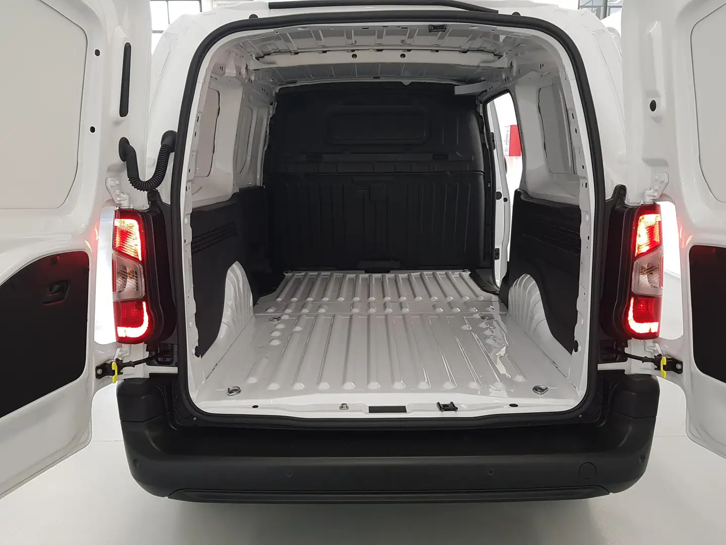 Peugeot Partner BlueHDi 130 EAT8 S&S PL Furgone Bianco - 2