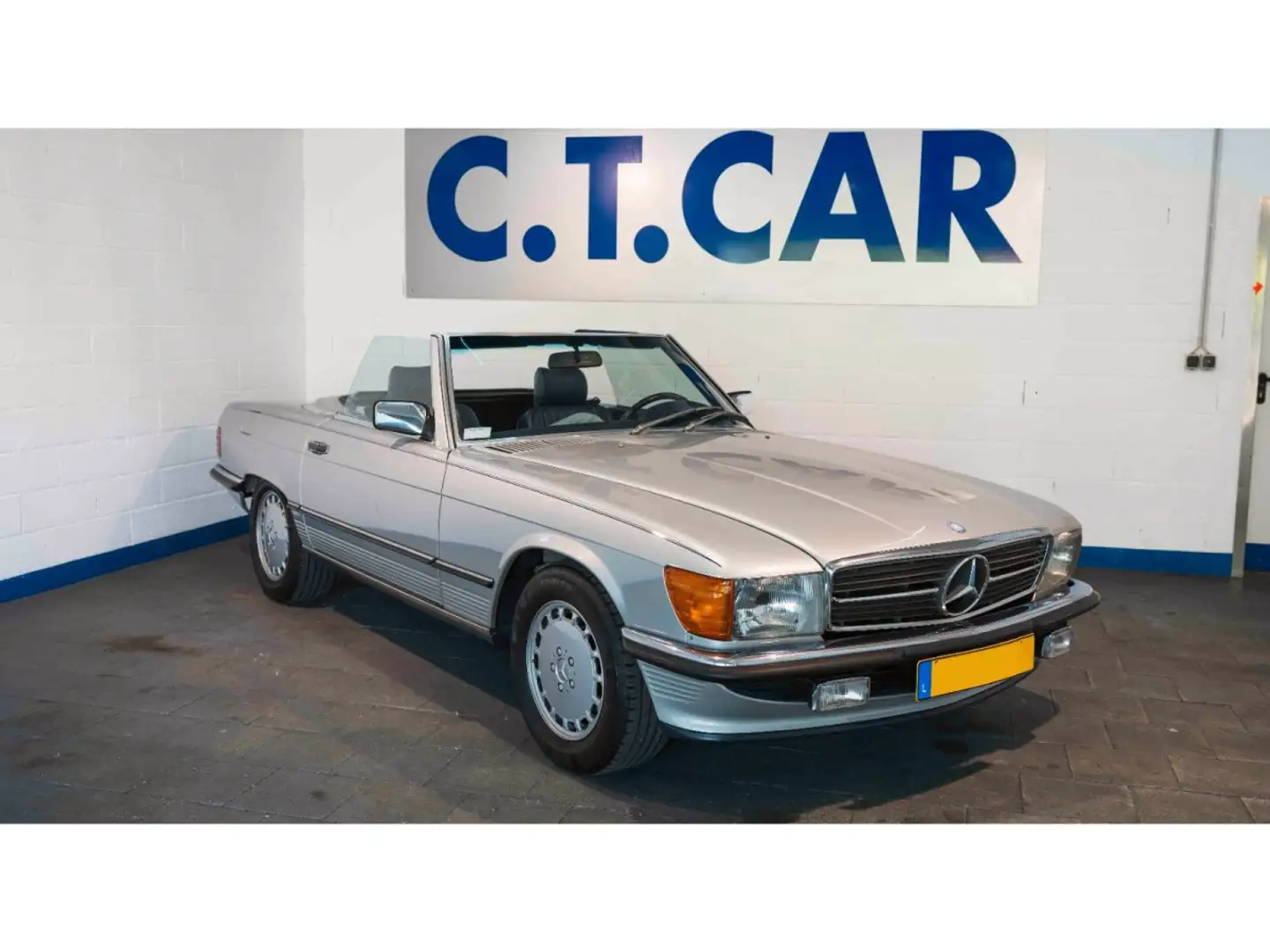 Mercedes-Benz SL 560 Auto. Grey - 1
