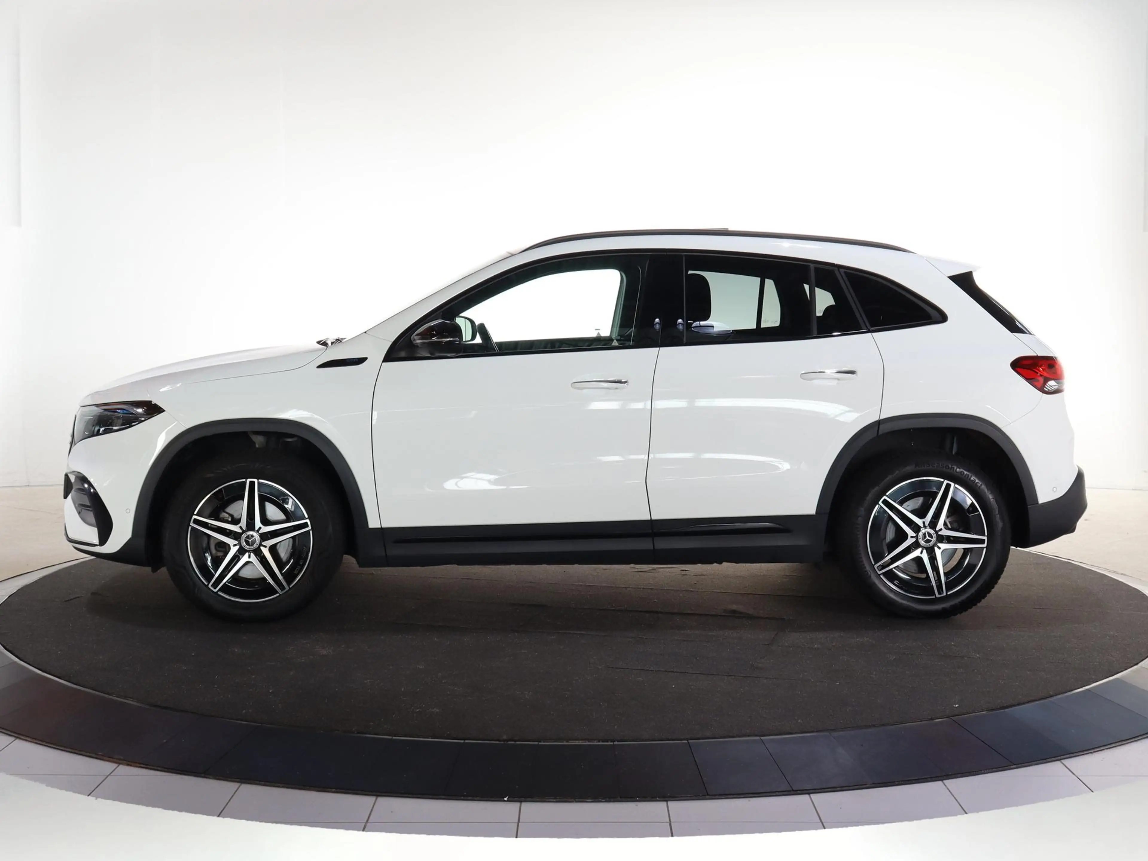 Mercedes-Benz EQA 350 4MATIC Business Solution AMG 67 kWh | Panoramadak — photo 5