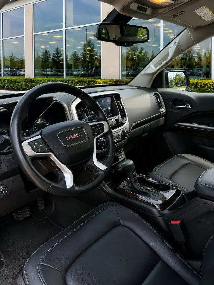 GMC Canyon photo GMC Canyon