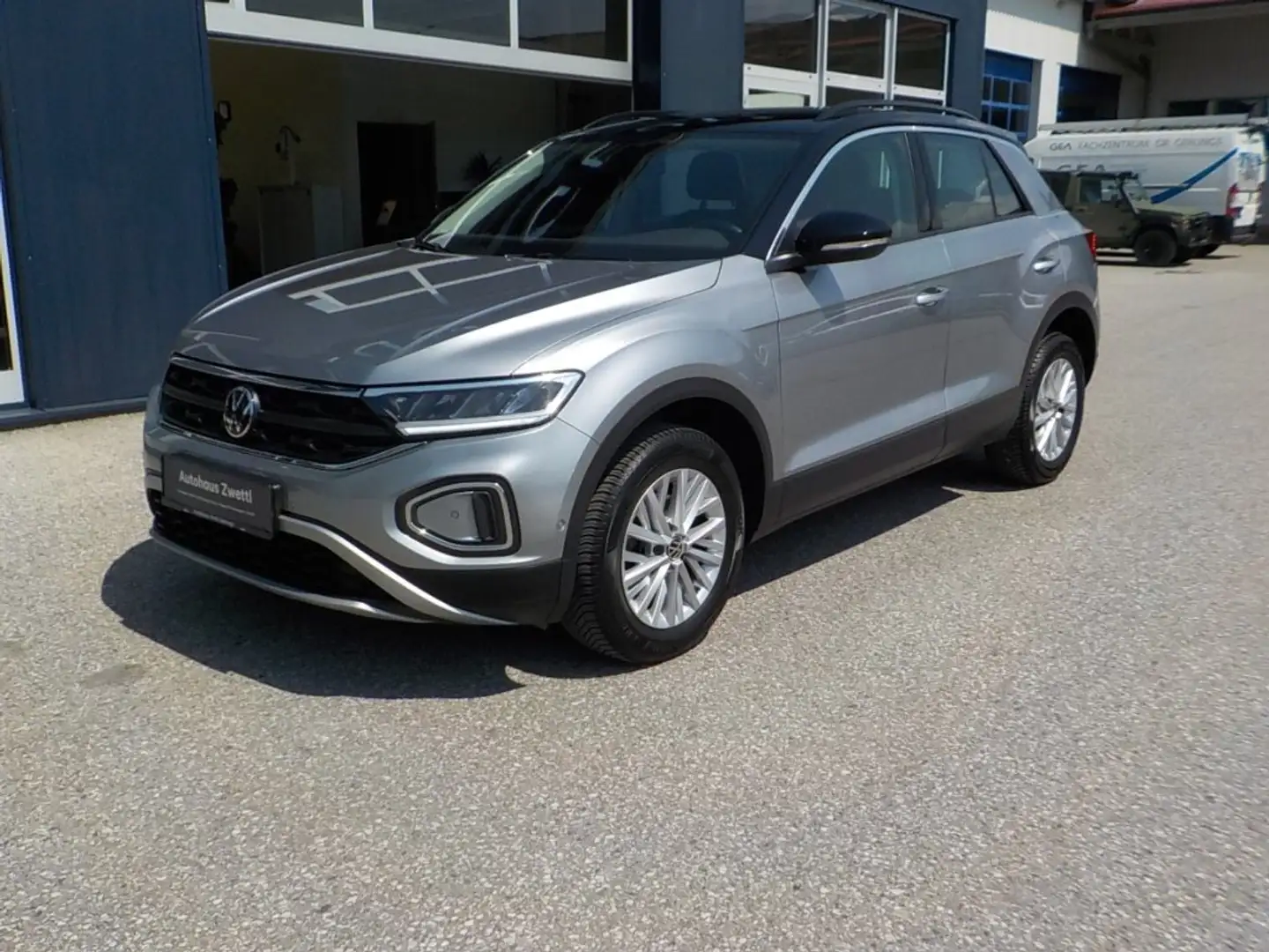 Volkswagen T-Roc Life SUV Schwarz - 1