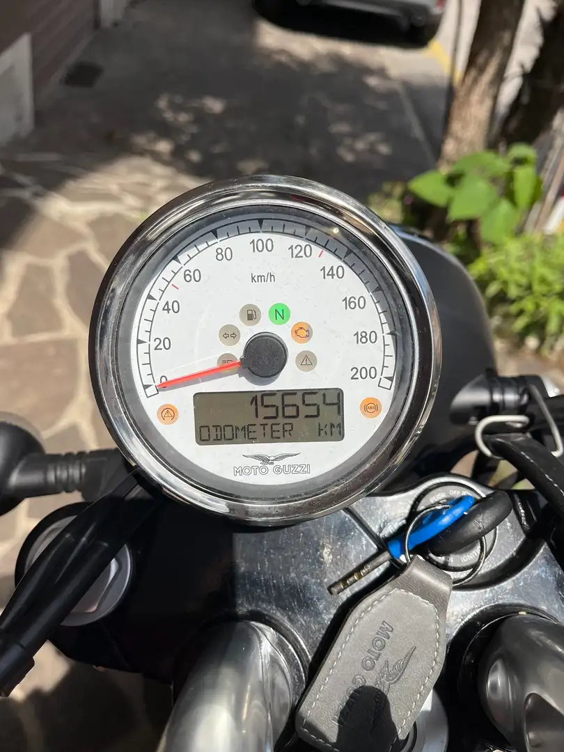 Moto Guzzi V 9 Bobber Argento - 2