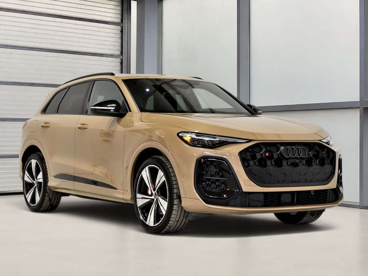 2025 Audi SQ5 Technik / Black optics / Massages / Carplay  / Exclusive Rates And Available Audi Warranty For Your New Audi / Taux Exclu