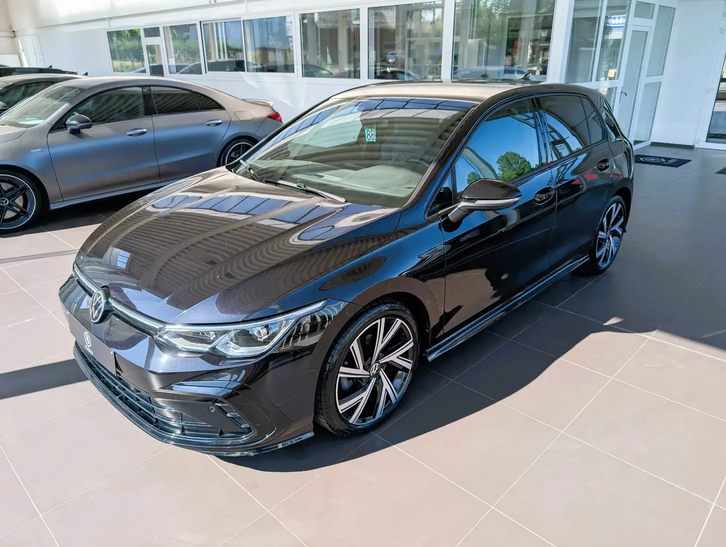 Volkswagen Golf 2.0 TDi *** GARANTIE + R-LINE + LED + COCKPIT *** Zwart - 2
