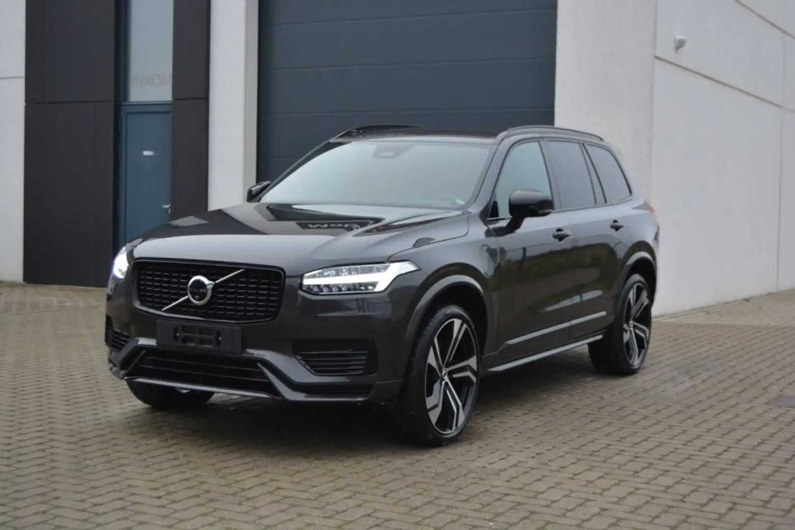 Volvo XC90 T8 455PK Plug-in Hybride Facelift Plus Dark Bj2024 Grijs - 1