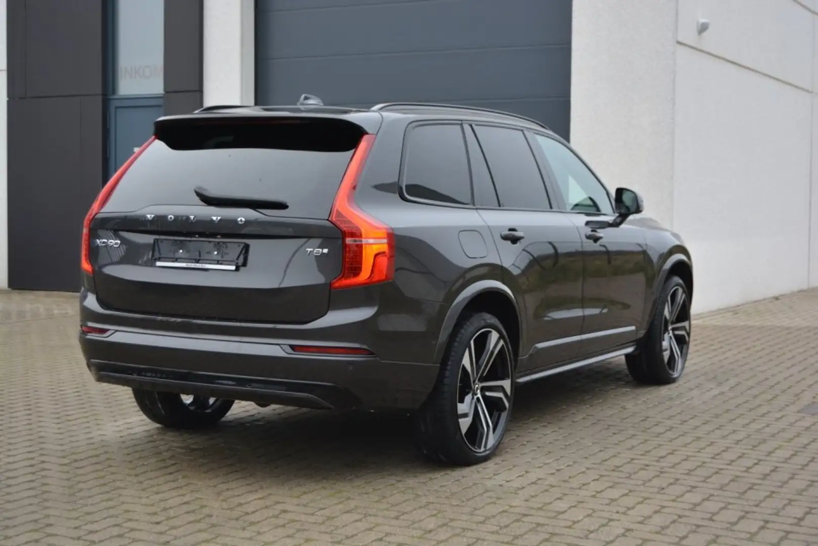 Volvo XC90 T8 455PK Plug-in Hybride Facelift Plus Dark Bj2024 Grijs - 2