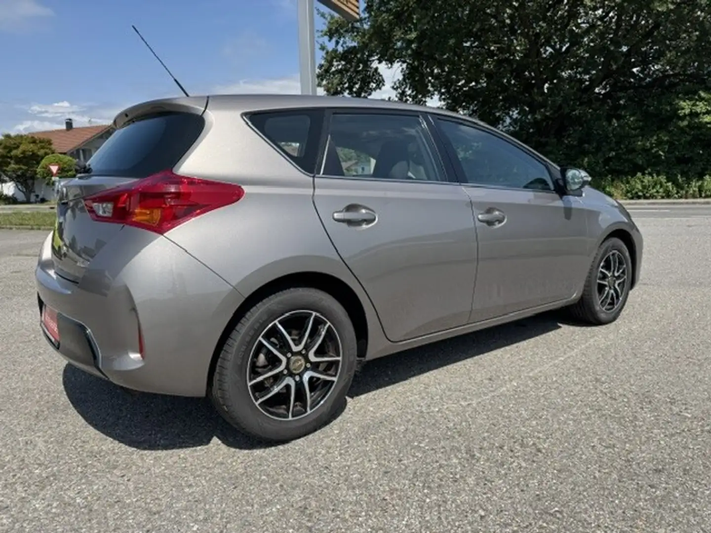 Toyota Auris 1,33 dVVT-i Active Braun - 2