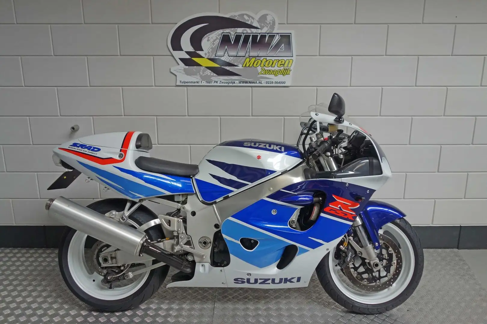 Suzuki GSX-R 750 Wit - 1