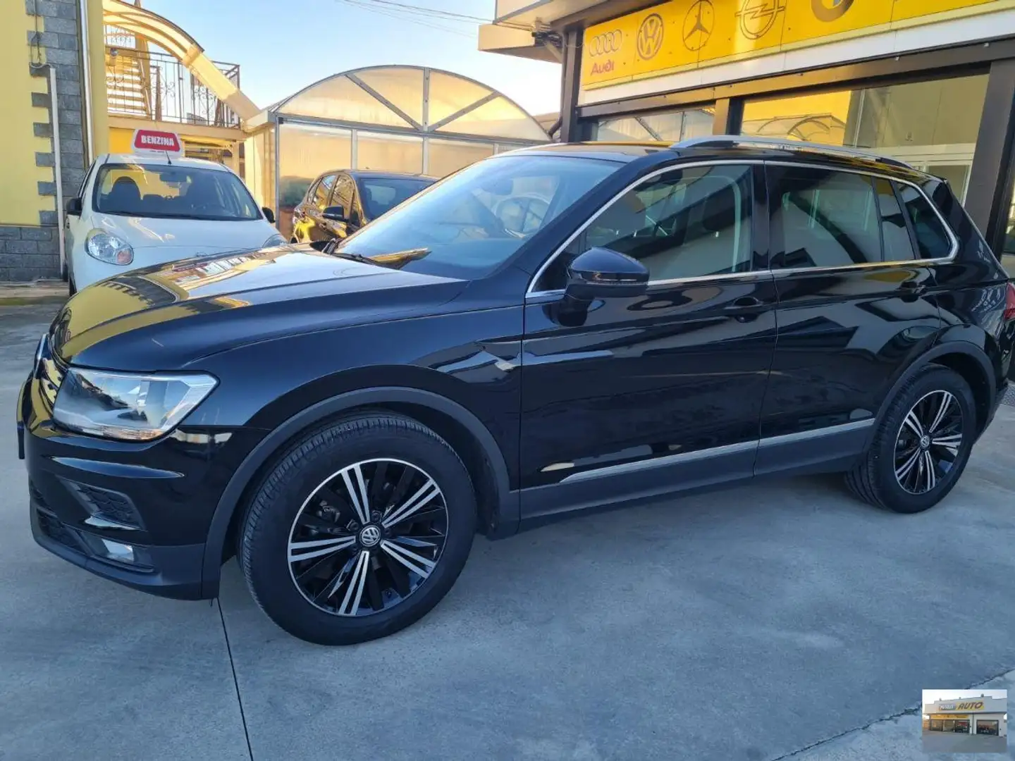 Volkswagen Tiguan 2.0 TDI-75.000 KM-ANNO 2019 Nero - 2