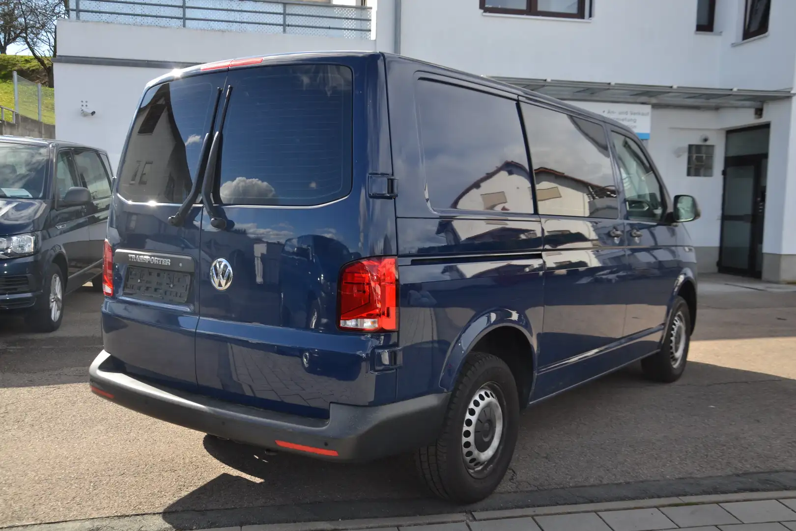 Volkswagen T6.1 Transporter Kasten EcoProfi/Fenster/3-Sitzer/Klima/Navi/ACC Blauw - 2