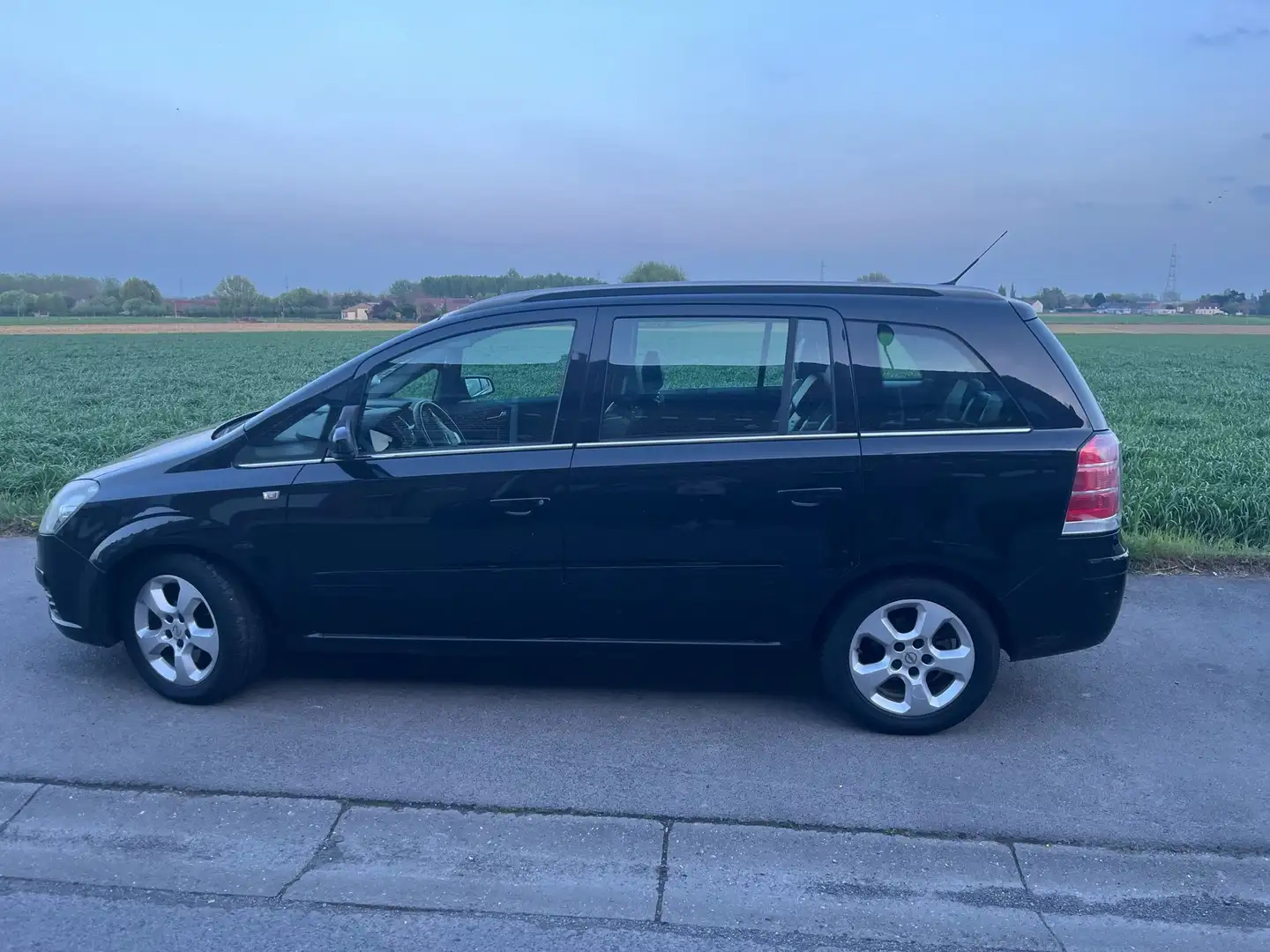 Opel Zafira 1.9 CDTI 150 ch FAP Cosmo - 2