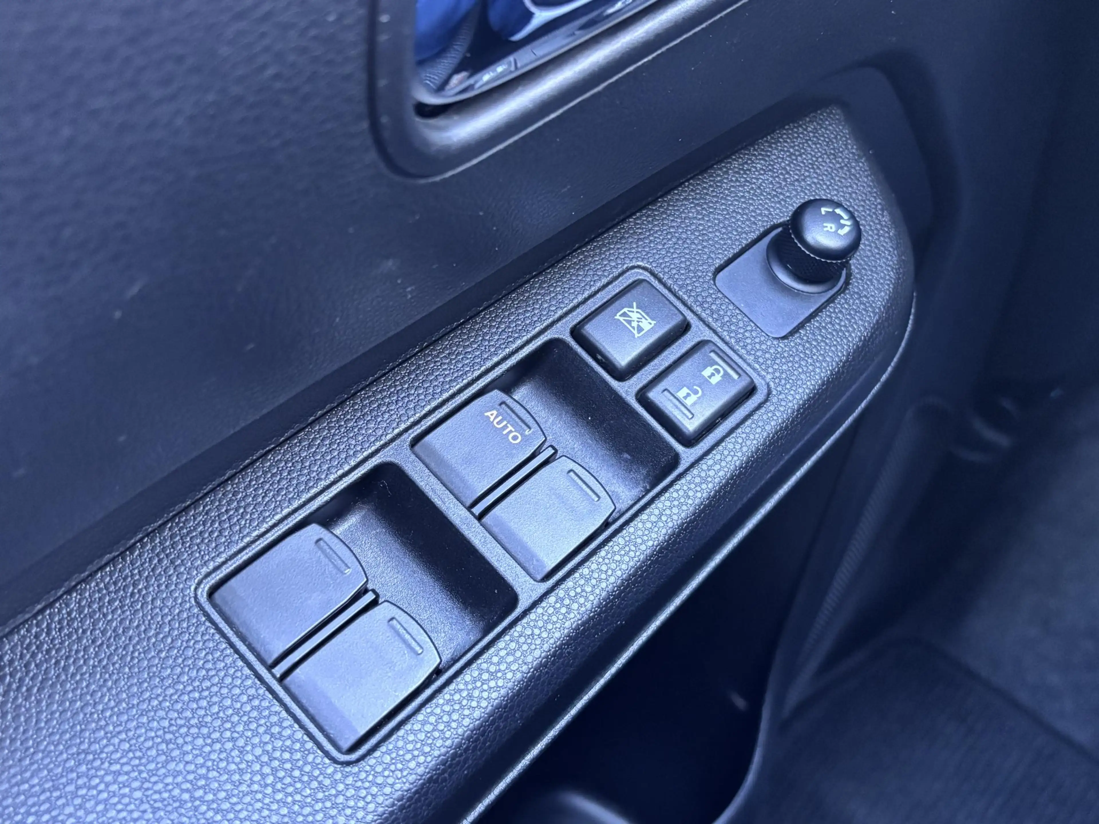Suzuki Ignis 1.2 Smart Hybrid Style Clima/Navi/Carplay — photo 11
