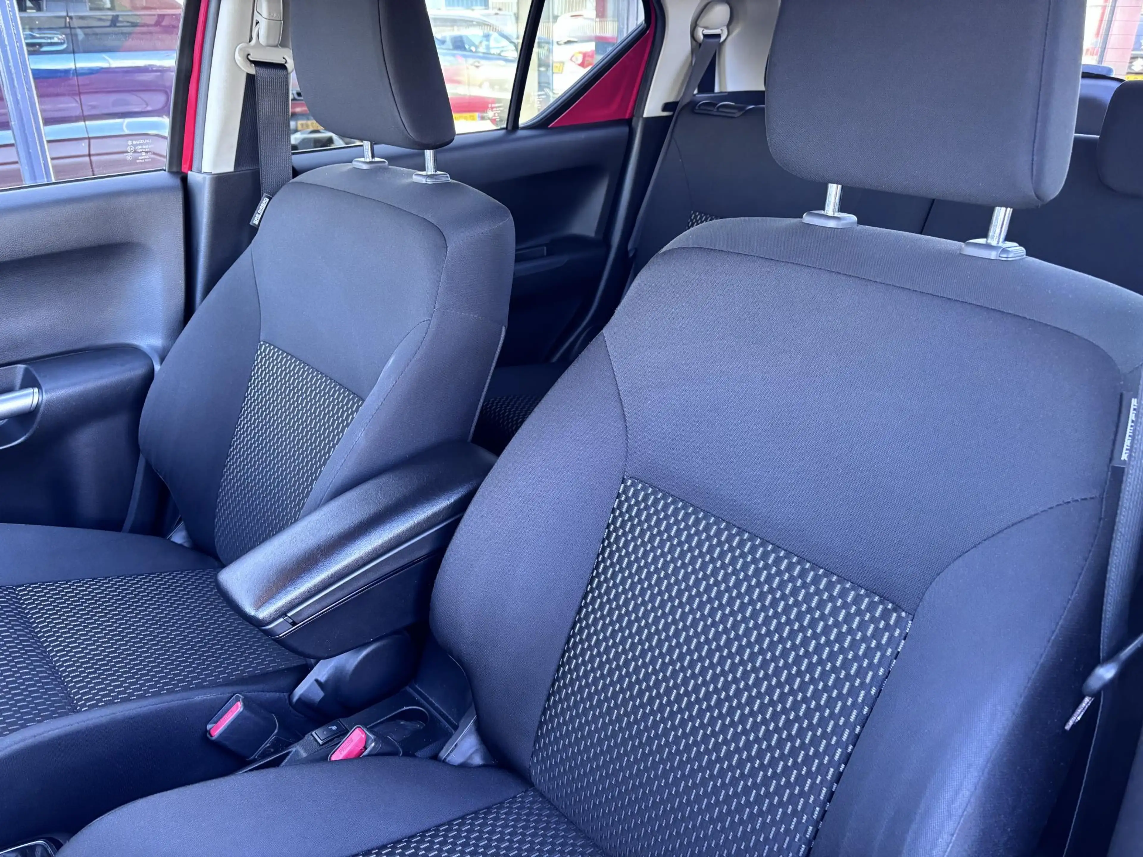 Suzuki Ignis 1.2 Smart Hybrid Style Clima/Navi/Carplay — photo 10