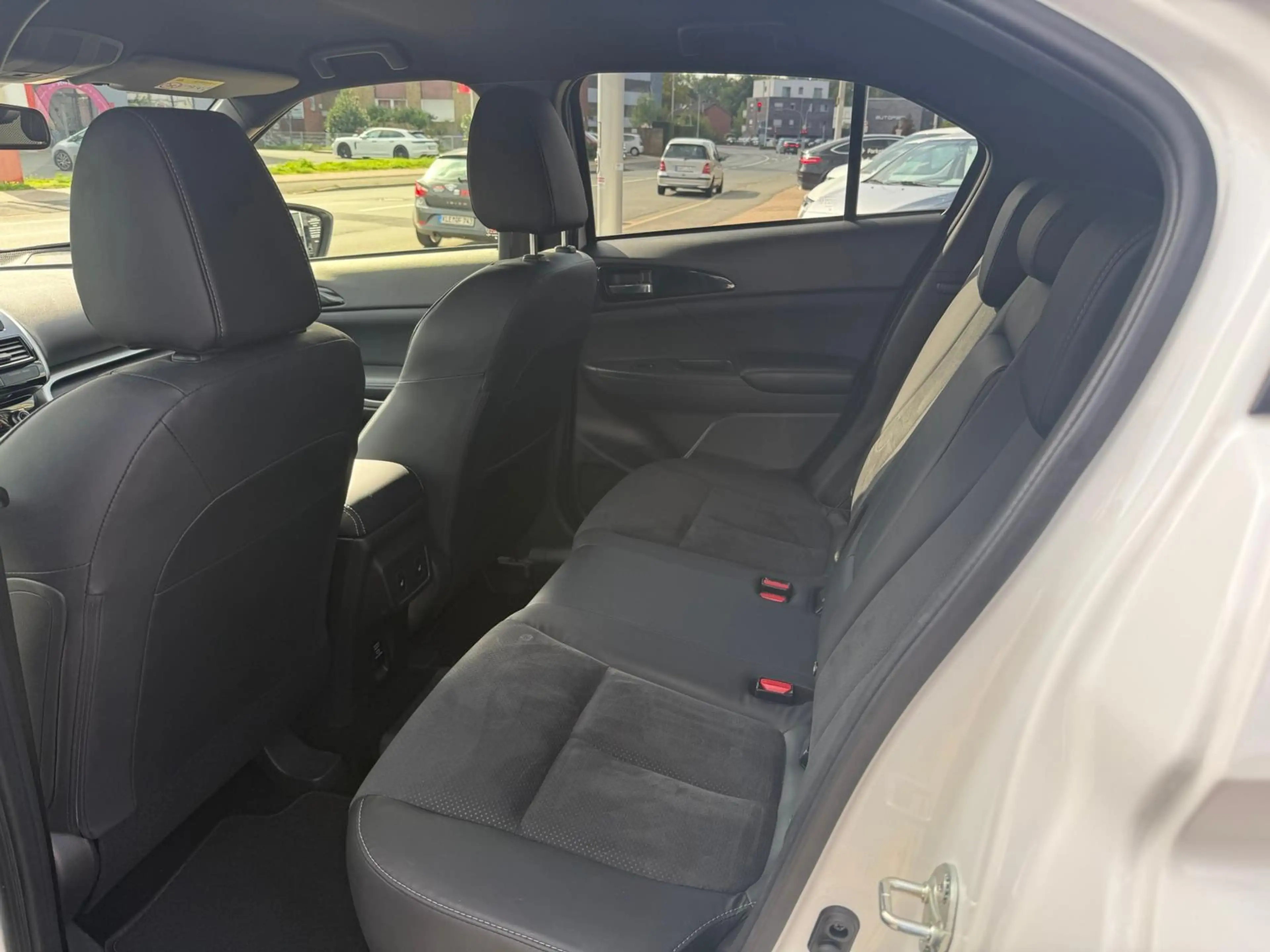 Mitsubishi Eclipse Cross PHEV Select *LED *360° *Navi *AHK — photo 9