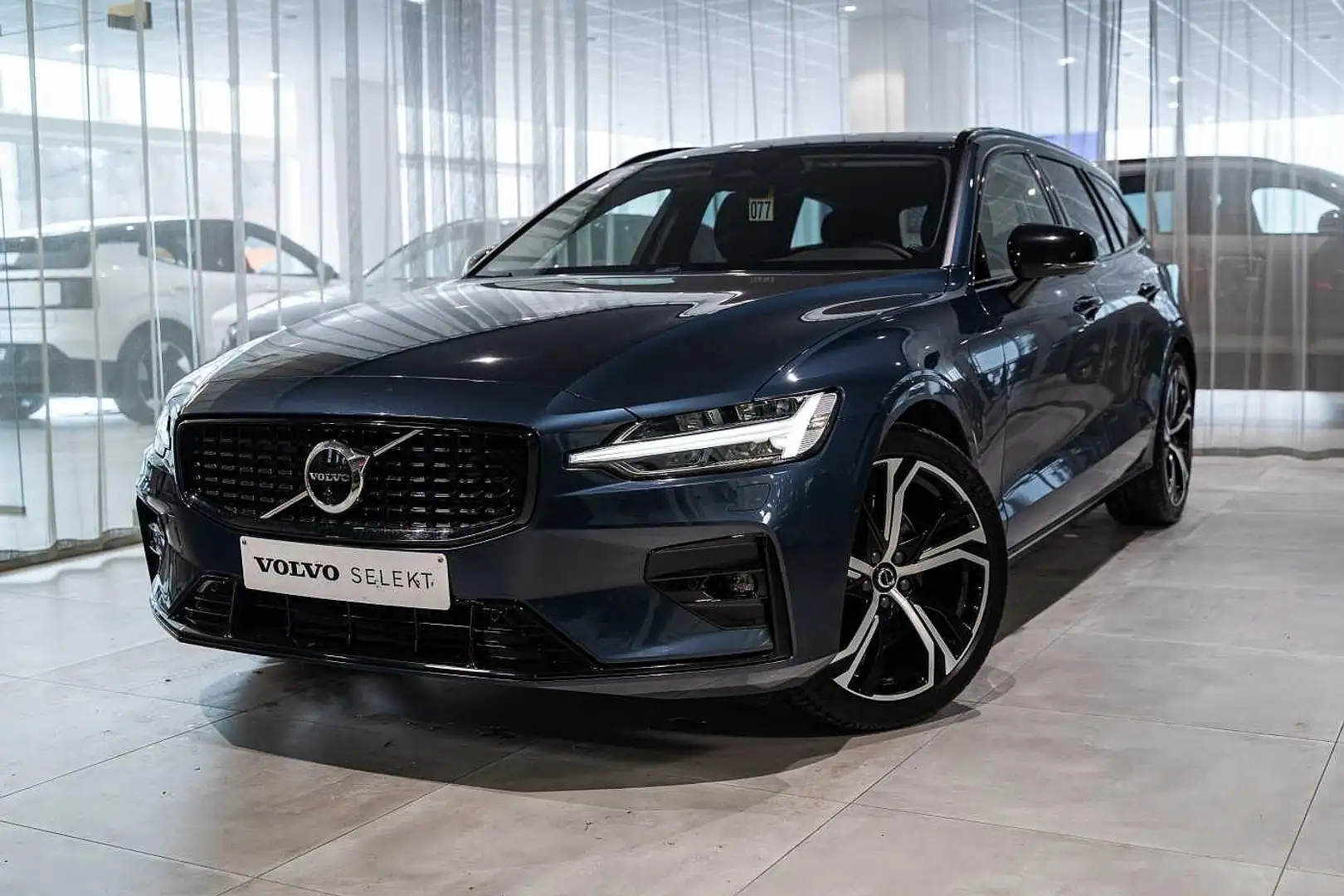 Volvo V60 II Plus, B4 mildhybrid, Diesel, Dark Azul - 1