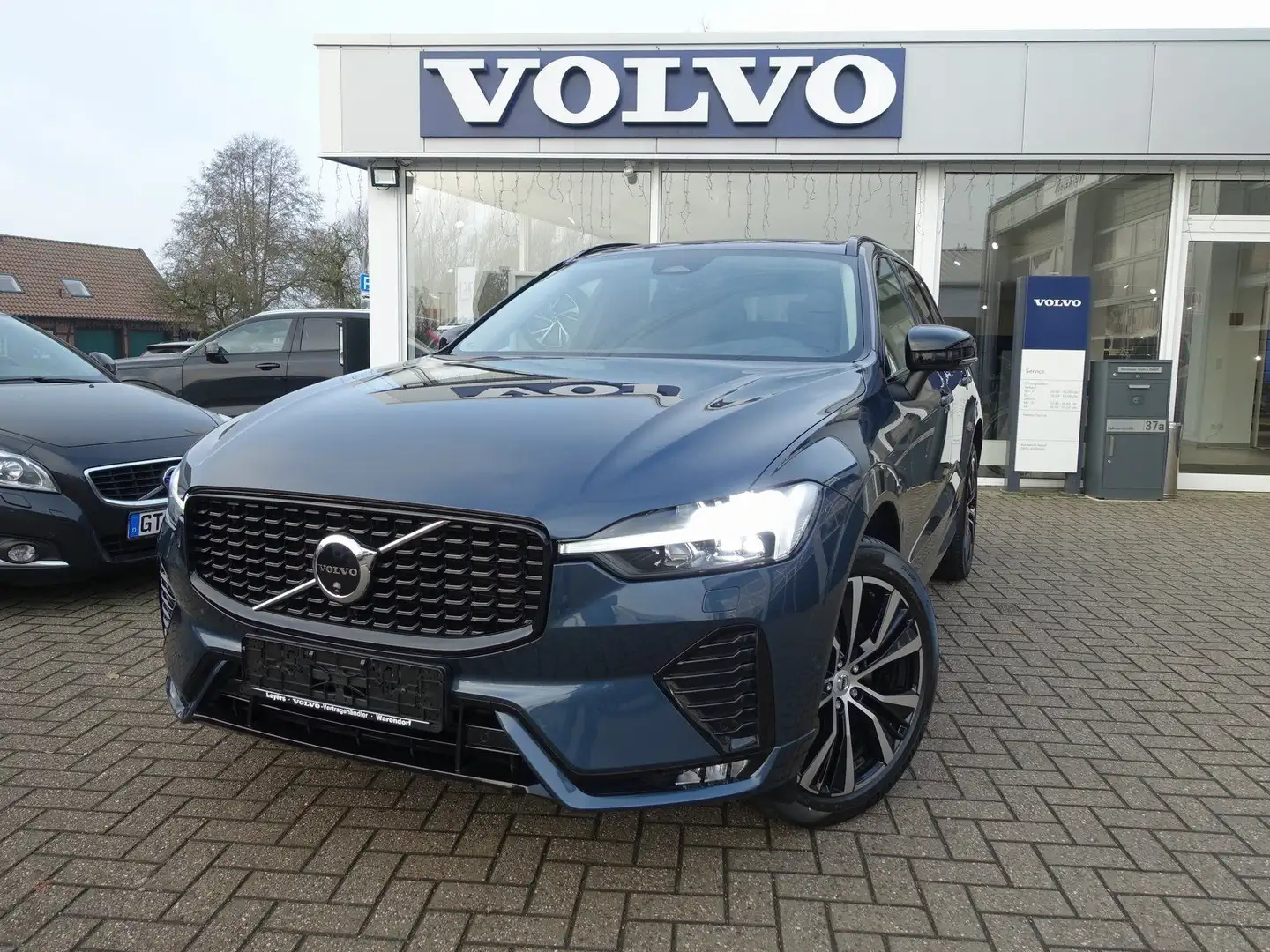 Volvo XC60 Plus B5 AWD Mild-Hybrid/Dark/H&K/FourC/360° Blau - 1