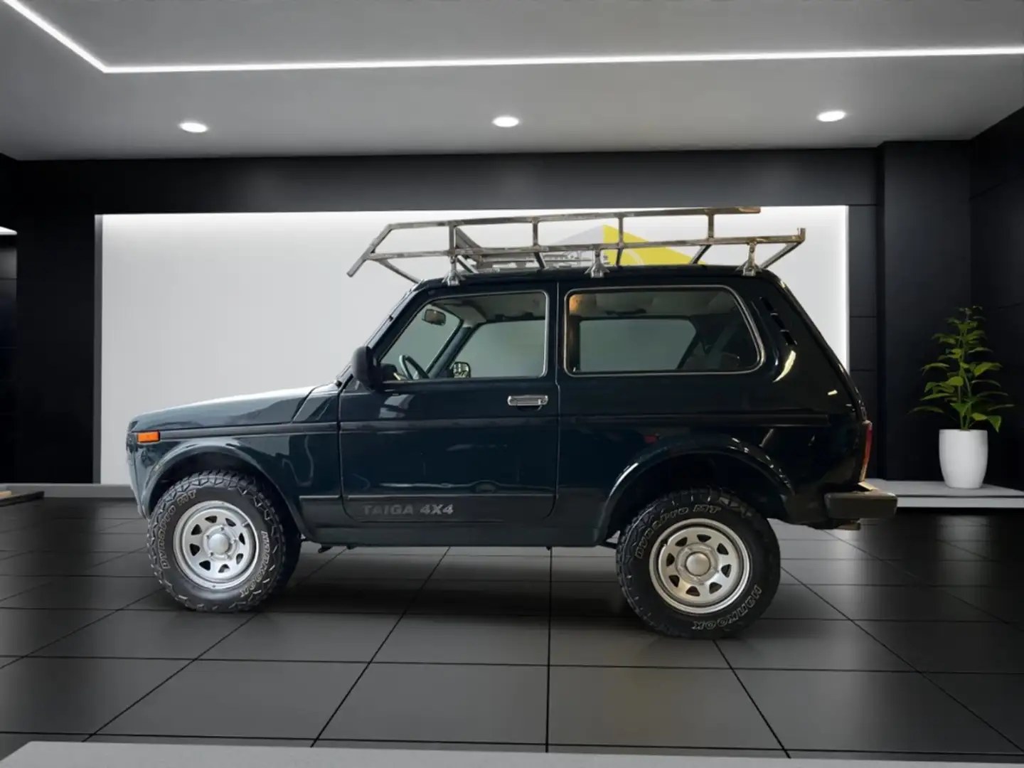 Lada Niva Seilwinde / AHK / Unterboden konserviert Service-N Grün - 2