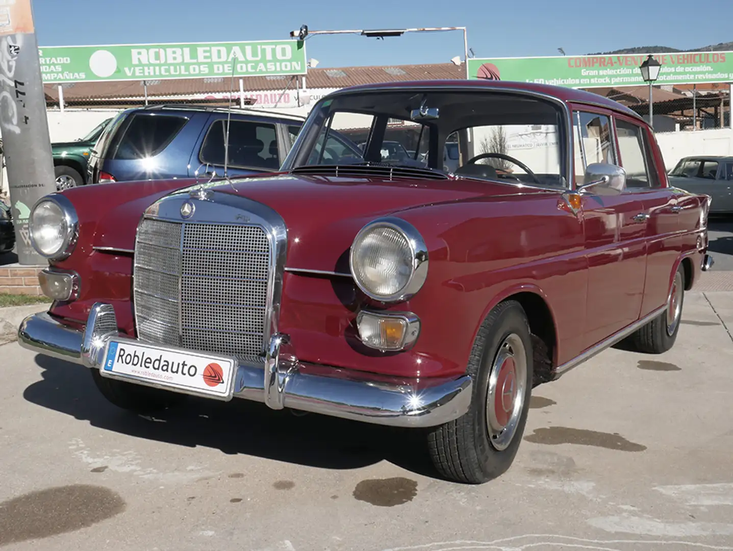 Mercedes-Benz 190 190d (110) Burdeos - 1