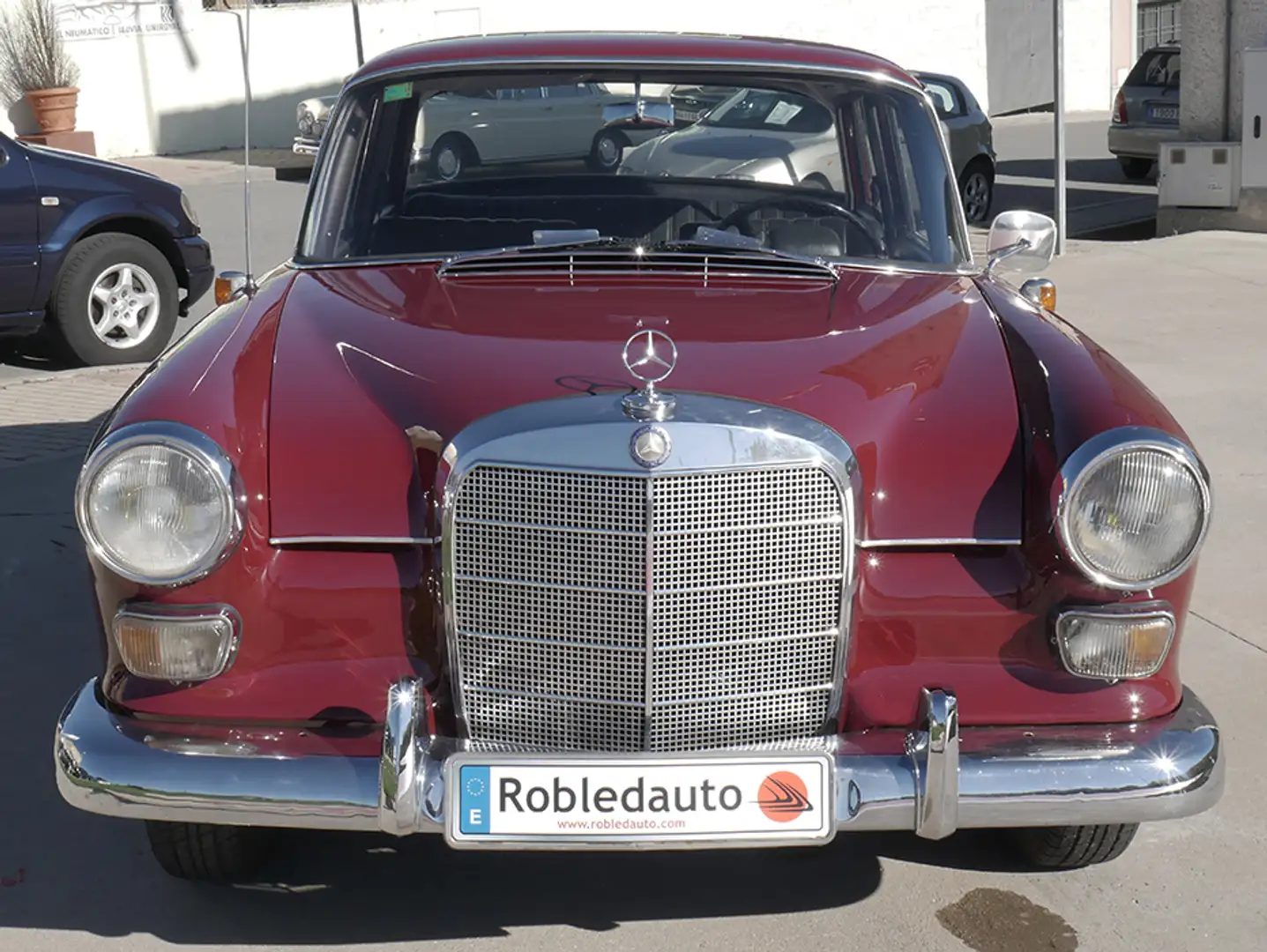 Mercedes-Benz 190 190d (110) Burdeos - 2