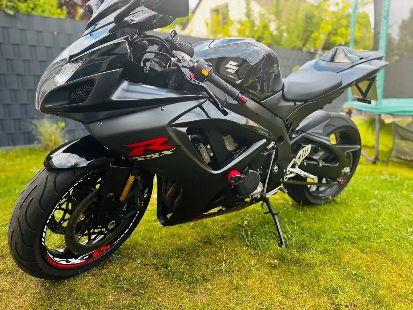 Suzuki GSX-R 750 crna - 1