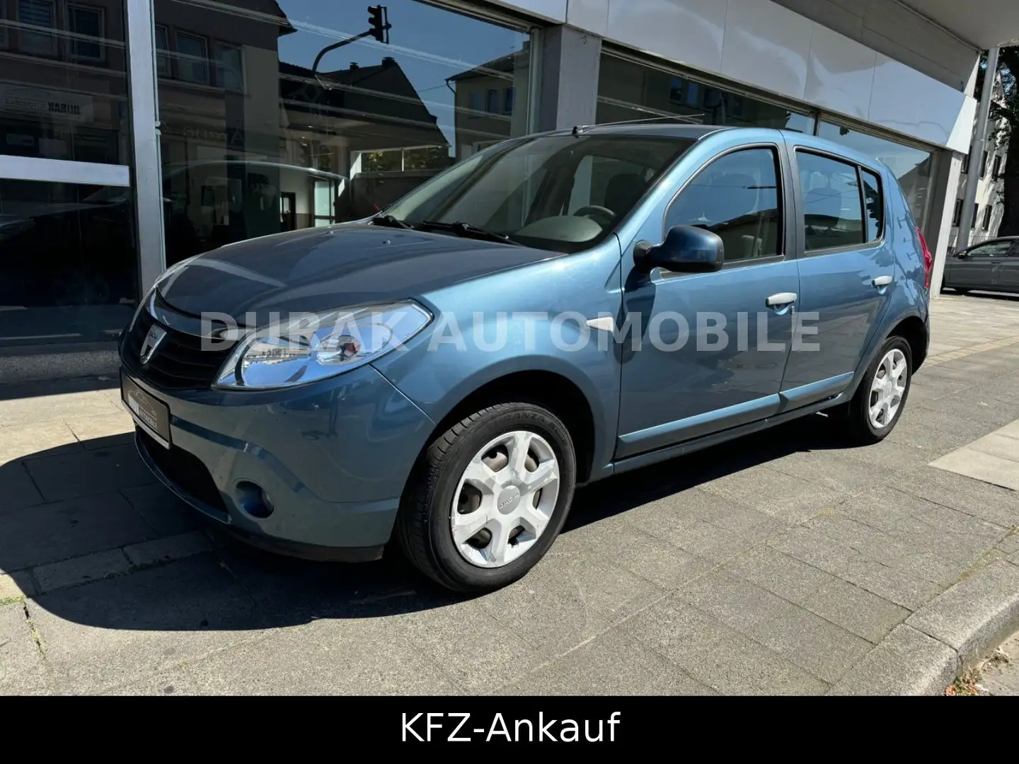 Dacia Sandero 1.2 16V 75 Eco2 Lauréate / HU 08/26 Blau - 2