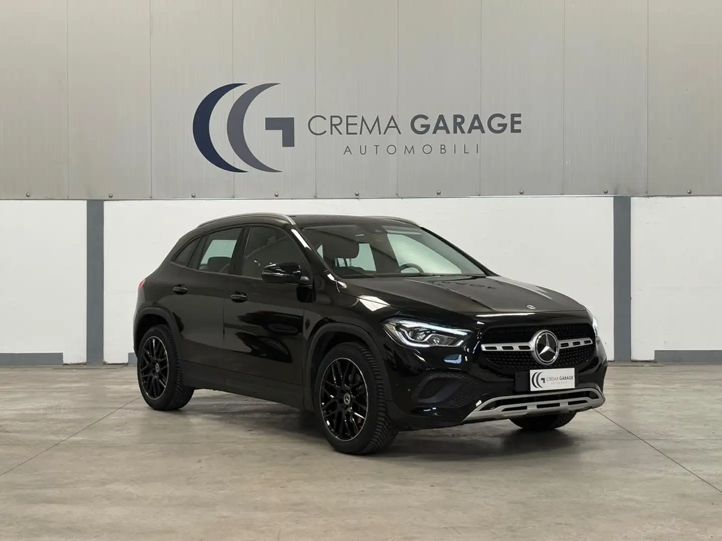 Mercedes-Benz GLA 180 d Automatic Sport Černá - 2