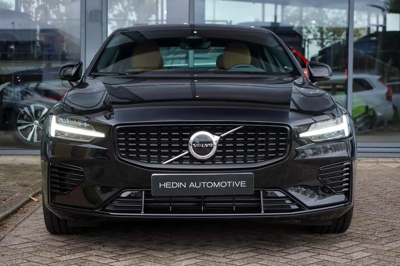 Volvo S60 Recharge T6 AWD Ultimate Dark 350pk | Long Range A Noir - 2