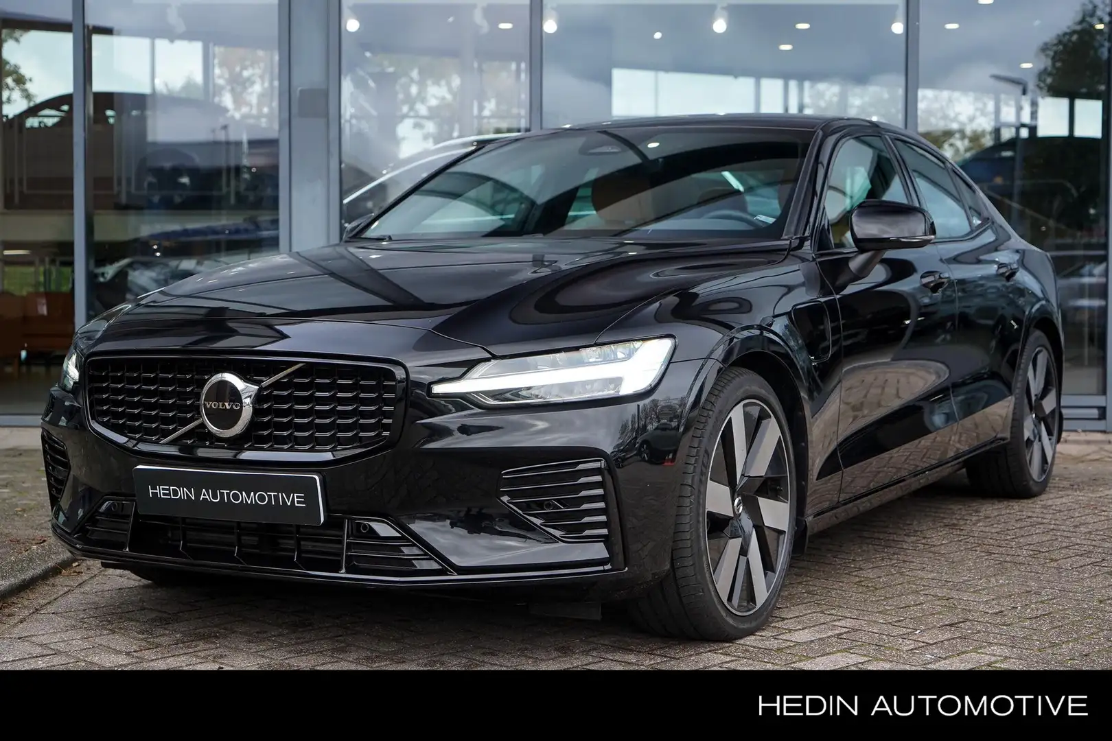 Volvo S60 Recharge T6 AWD Ultimate Dark 350pk | Long Range A Noir - 1