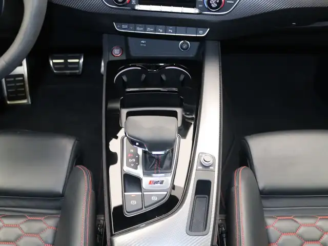 Audi RS4 view 12
